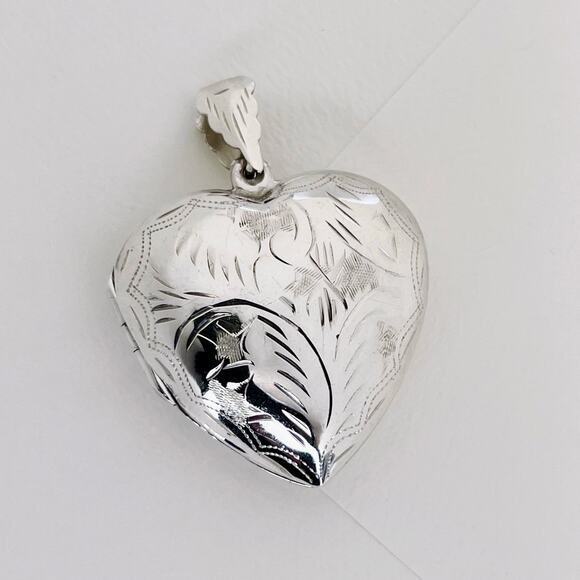 Vintage Solid 925 Silver Diamond Etched Large Puffy Heart Pendant Locket (EUC) - Picture 7 of 7